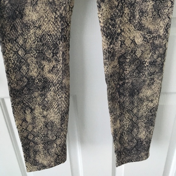 Zara Snakeskin Python Print Jeans / Size 6 - Picture 3 of 8